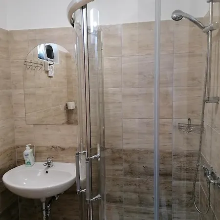 Viola Apartmanhaz 公寓 *