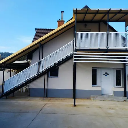 Viola Apartmanhaz 公寓 Bogács