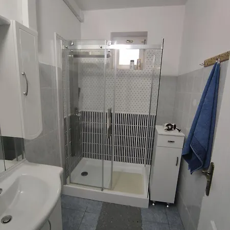 Viola Apartmanhaz 公寓 *