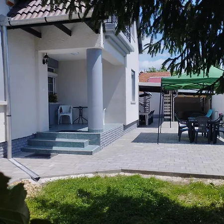 Viola Apartmanhaz *